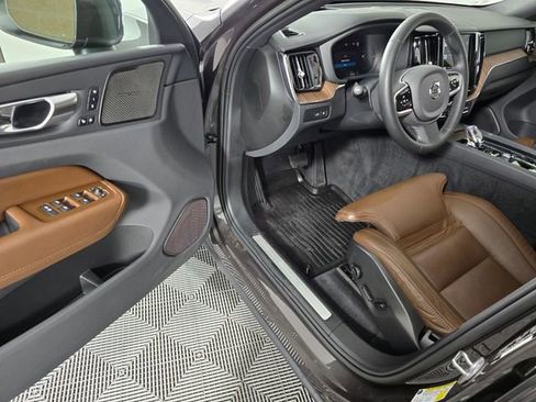 Used 2023 Volvo XC60 T8 Ultimate w/ Climate Package image 21