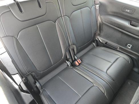 Used 2022 Jeep Grand Cherokee L Limited AWD/4WD image 24