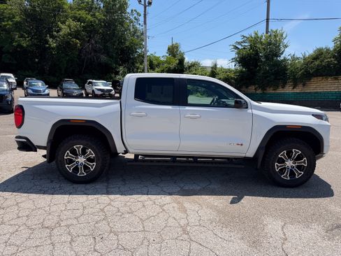 Used 2023 GMC Canyon AT4 w/ AT4 Premium Package AWD/4WD image 8