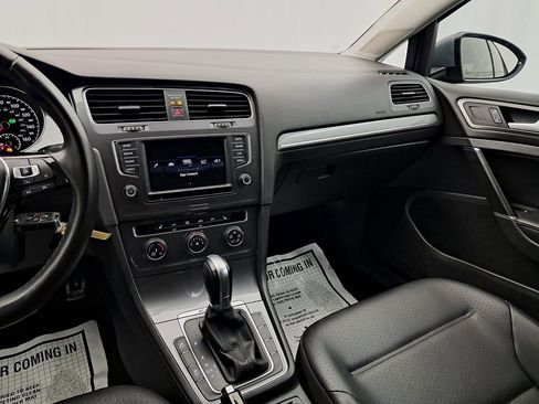 Used 2017 Volkswagen Golf Alltrack S image 14