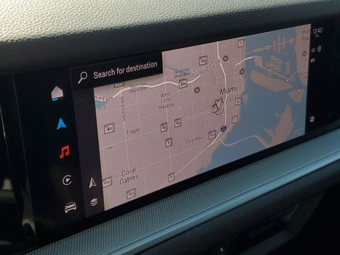 Used 2024 Porsche Cayenne image 30