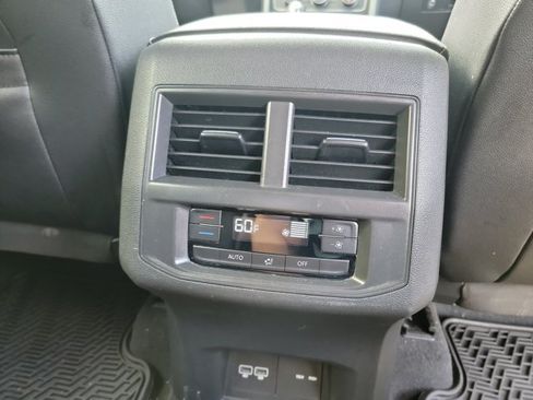 Used 2021 Volkswagen Atlas SE w/ Towing Package FWD image 18