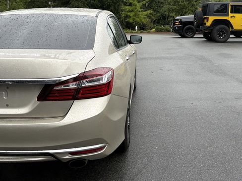 Used 2017 Honda Accord LX image 8