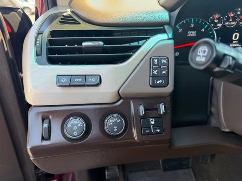 Used 2018 GMC Yukon Denali w/ Denali Ultimate Package AWD/4WD image 32