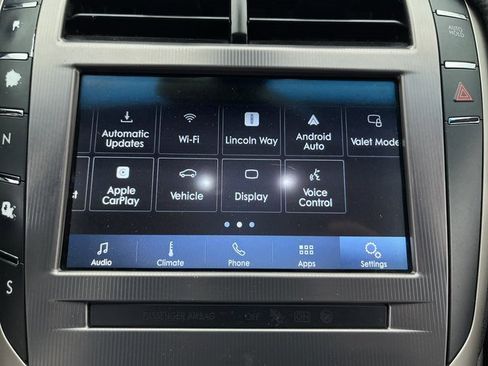 Used 2020 Lincoln MKZ image 5