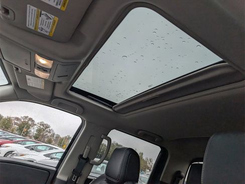 Used 2022 Nissan Frontier SV w/ SV Premium Package image 17