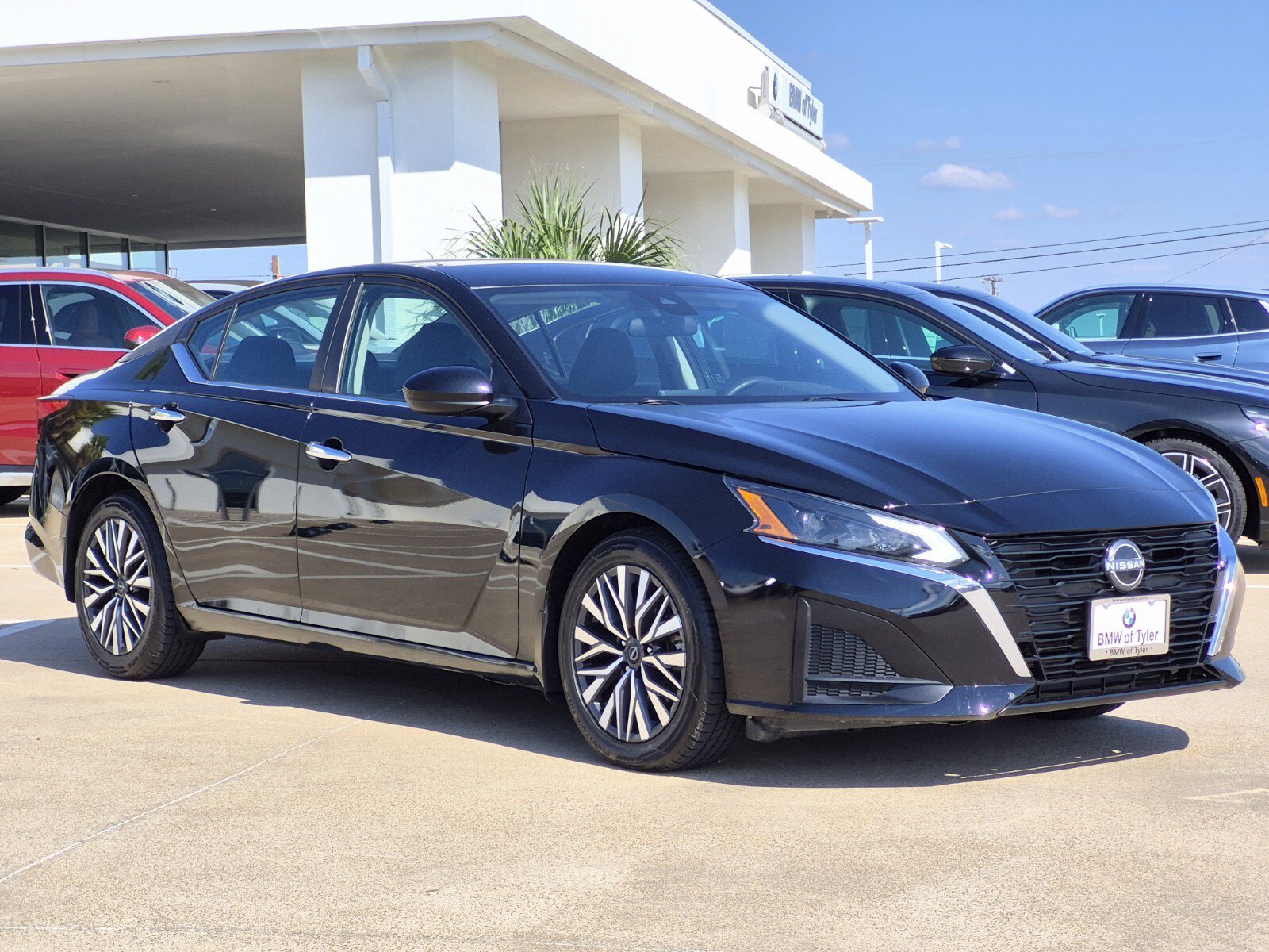 Used 2023 Nissan Altima 2.5 SV FWD image 3