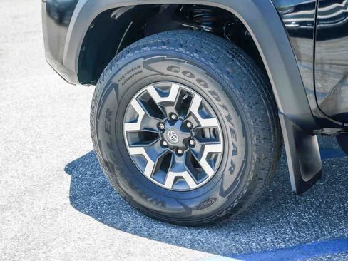 Used 2021 Toyota Tacoma TRD Off-Road w/ TRD Premium Off Road Package AWD/4WD image 9