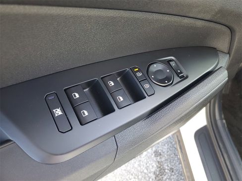 New 2026 Kia Sportage LX image 9