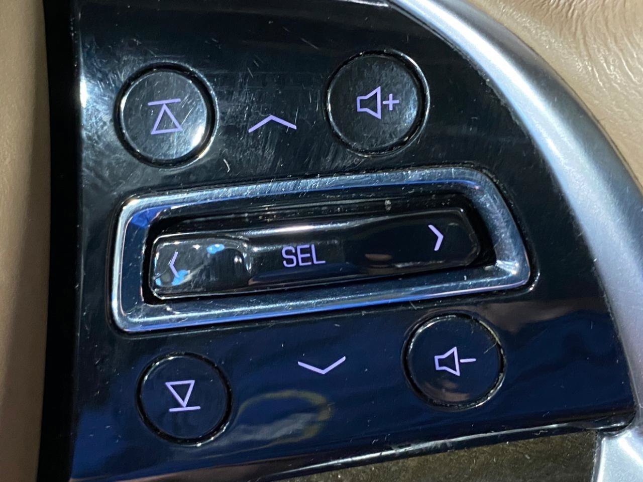 Used 2018 Cadillac Escalade Platinum AWD/4WD image 23