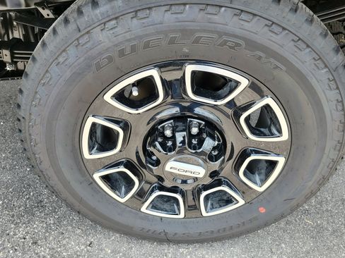 New 2026 Ford F250 Platinum AWD/4WD image 9