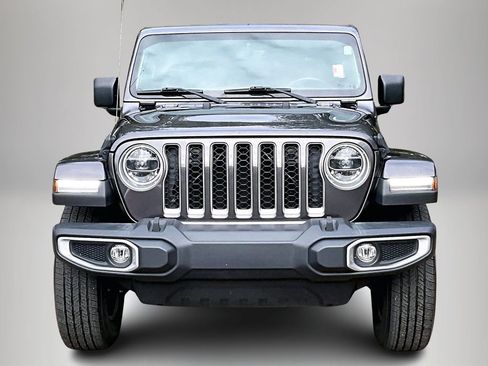 Used 2022 Jeep Gladiator Overland w/ Popular Equipment Package image 3