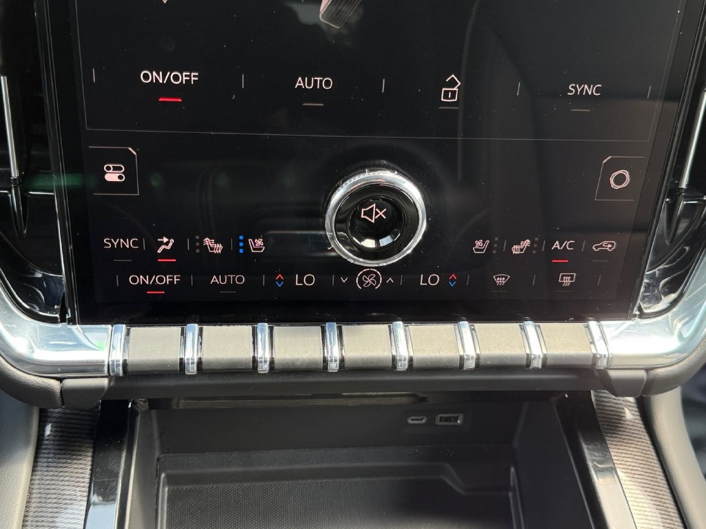 Used 2025 GMC Yukon Elevation w/ Technology Package AWD/4WD image 17