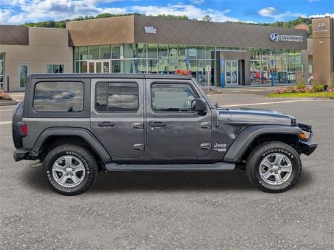 Used 2018 Jeep Wrangler Unlimited Sport S image 2