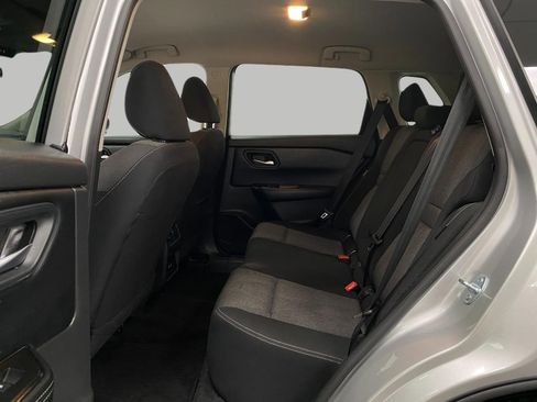 Certified 2025 Nissan Rogue SV image 28