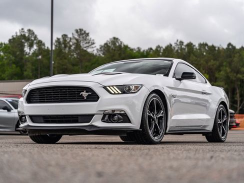 Certified 2017 Ford Mustang GT Premium w/ Equipment Group 401A RWD image 4