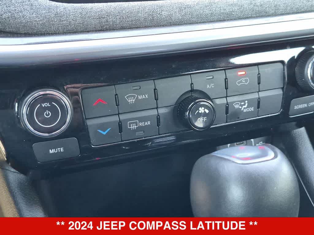 Used 2024 Jeep Compass Latitude AWD/4WD image 30
