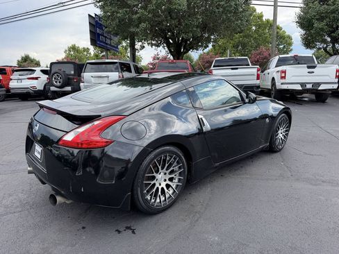 Used 2011 Nissan 370Z Coupe RWD image 4