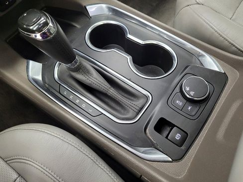 Used 2019 Chevrolet Traverse Premier w/ Driver Confidence II Package FWD image 26