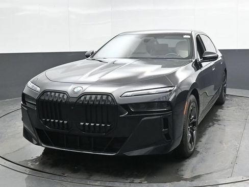 Used 2023 BMW 760i xDrive w/ Executive Package AWD/4WD image 7
