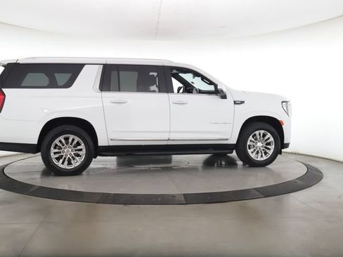 Used 2024 GMC Yukon XL SLT w/ SLT Luxury Package AWD/4WD image 6