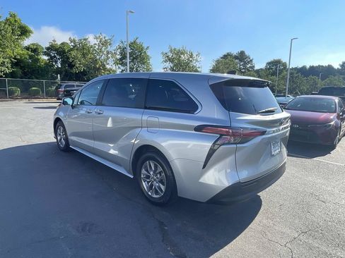 Used 2021 Toyota Sienna LE FWD image 43