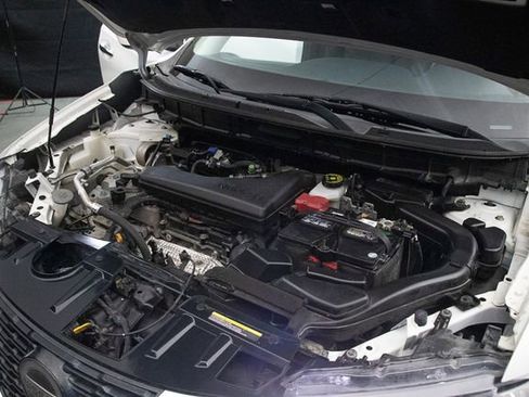 Used 2018 Nissan Rogue SV image 27