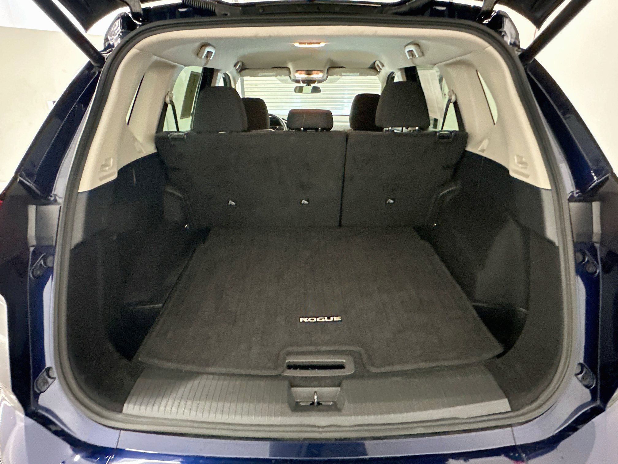 Used 2025 Nissan Rogue SV AWD/4WD image 29