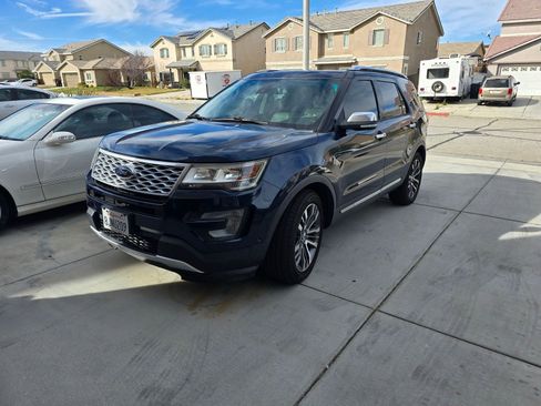 Used 2017 Ford Explorer Platinum image 21
