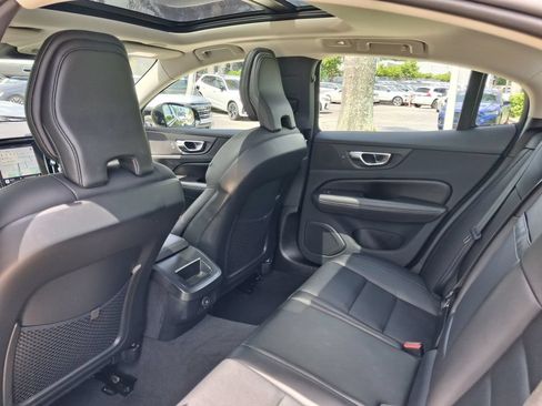 Used 2023 Volvo S60 B5 Core FWD image 7