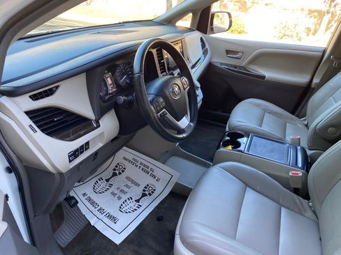Used 2015 Toyota Sienna XLE Premium FWD image 30
