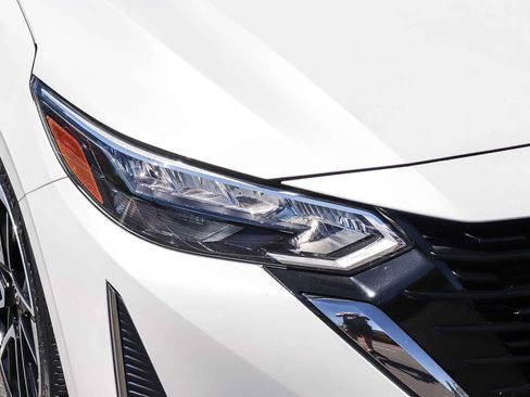 Used 2024 Nissan Sentra SR FWD image 12