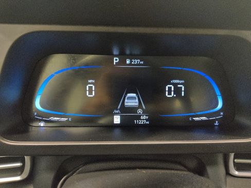 Used 2025 Hyundai Elantra SE FWD image 23