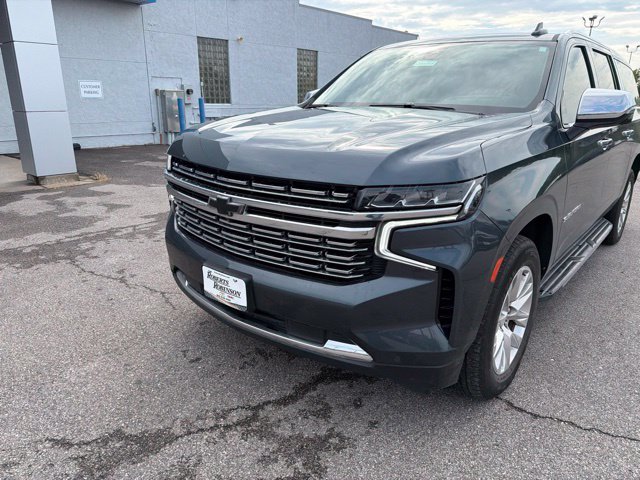 Used 2021 Chevrolet Suburban Premier w/ Premium Package AWD/4WD image 3