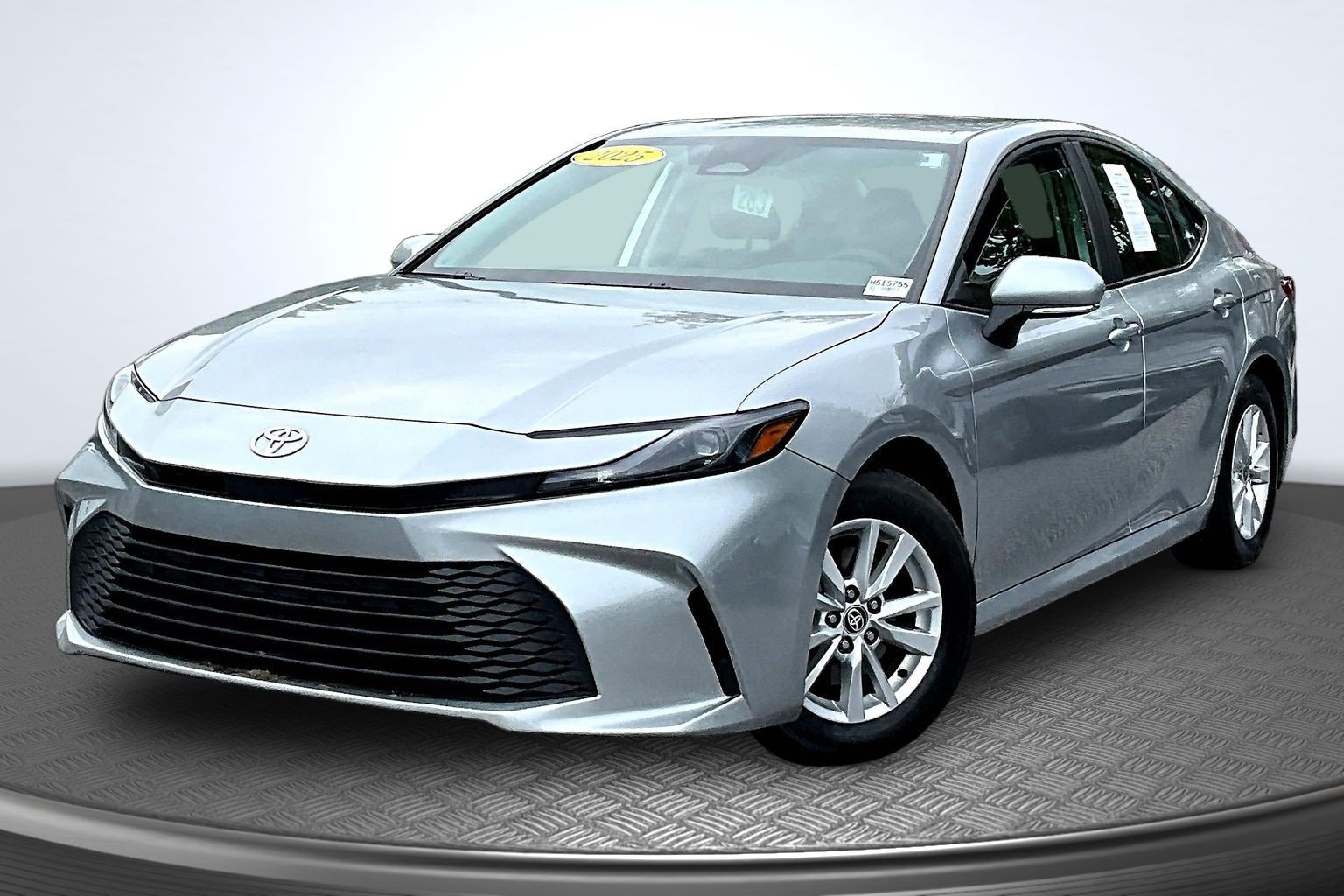 Used 2025 Toyota Camry LE FWD image 1