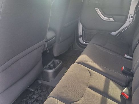 Used 2018 Jeep Wrangler Unlimited Sahara AWD/4WD image 14