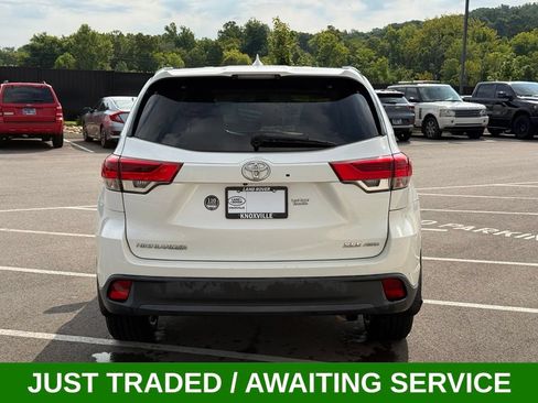 Used 2017 Toyota Highlander XLE w/ Carpet Mat Package AWD/4WD image 8
