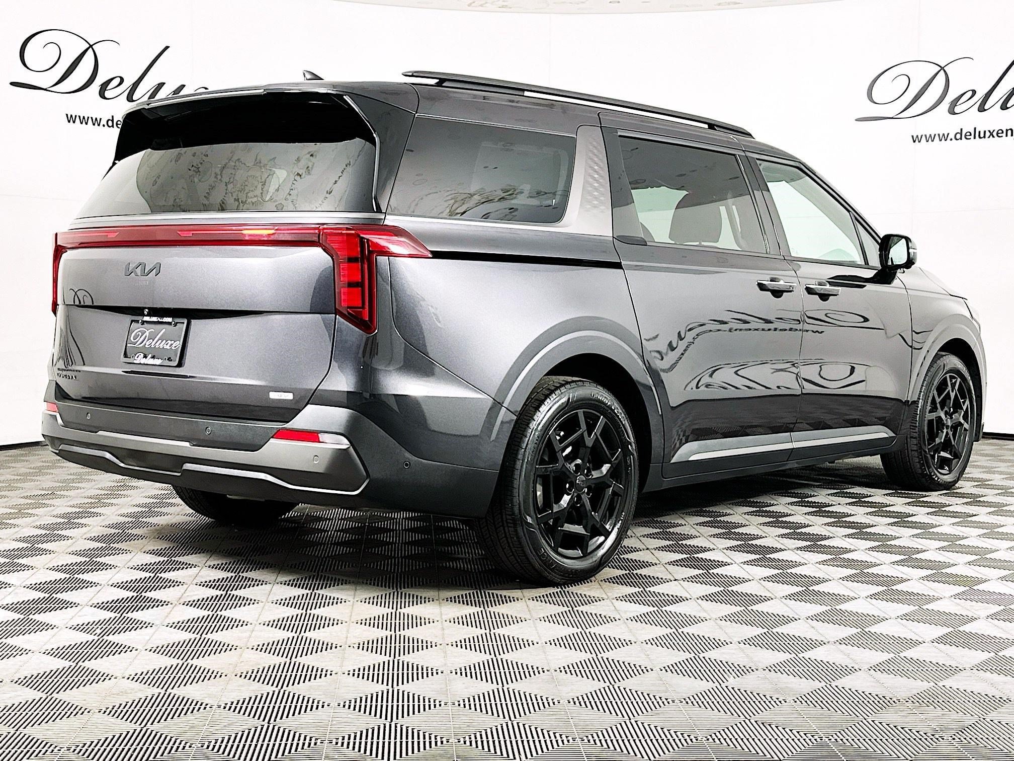 Used 2025 Kia Carnival SX w/ SX Dark Edition Package FWD image 6