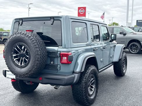 Used 2025 Jeep Wrangler Unlimited Rubicon AWD/4WD image 3