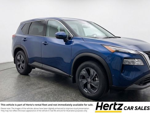 Used 2025 Nissan Rogue SV image 1