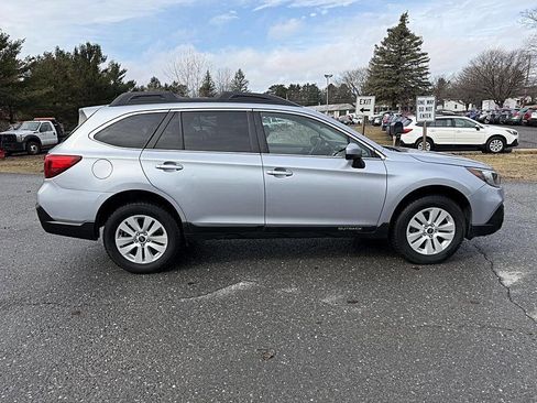 Used 2019 Subaru Outback 2.5i Premium image 6