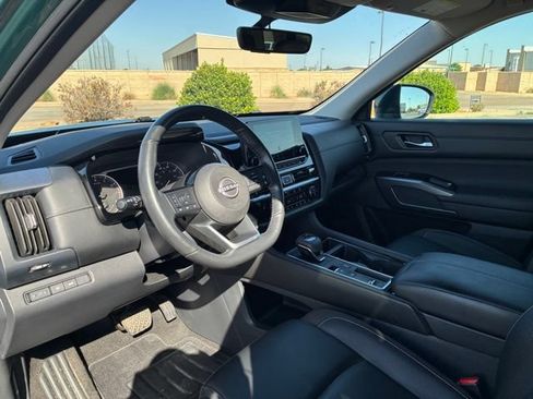 Certified 2023 Nissan Pathfinder SL FWD image 10