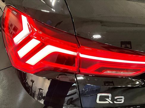 Certified 2025 Audi Q3 2.0T Premium w/ Convenience Package image 30