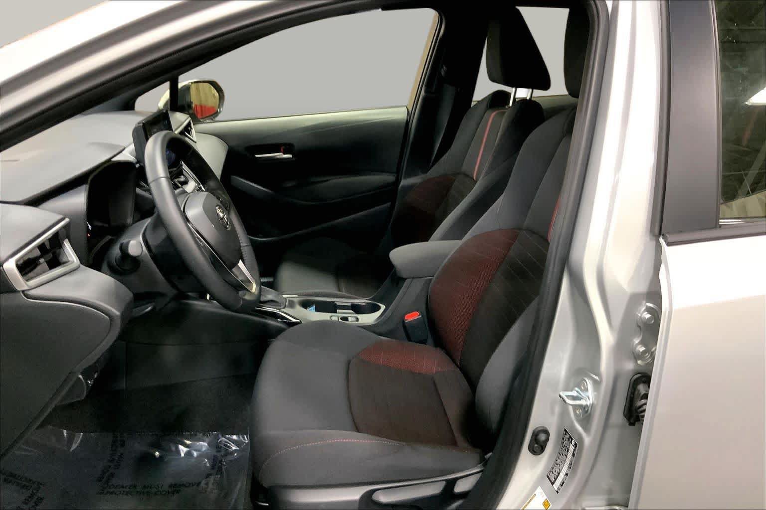 Used 2026 Toyota Corolla SE FWD image 8