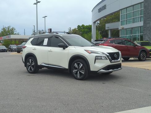 Used 2022 Nissan Rogue Platinum w/ Head-Up Display Package image 9