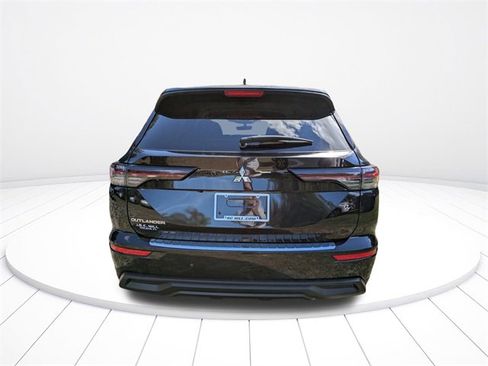 New 2025 Mitsubishi Outlander ES image 5