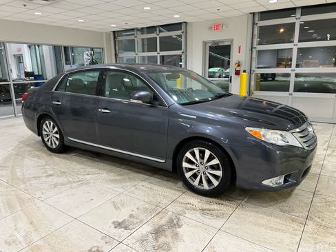 Used 2011 Toyota Avalon Limited image 1