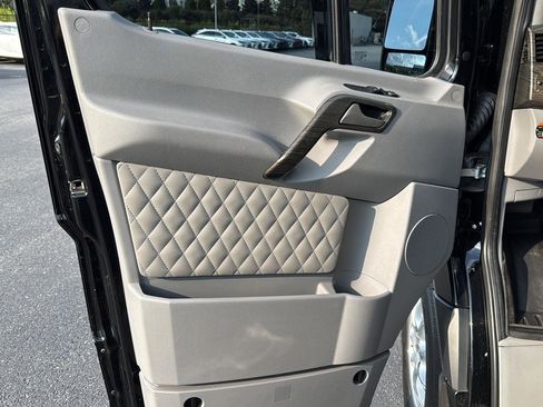 Used 2018 Mercedes-Benz Sprinter 3500 image 14