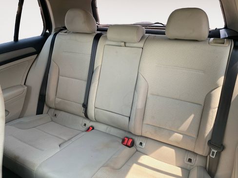 Used 2017 Volkswagen Golf S image 12