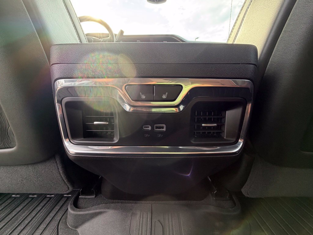 Used 2024 GMC Sierra 3500 Denali Ultimate AWD/4WD image 8